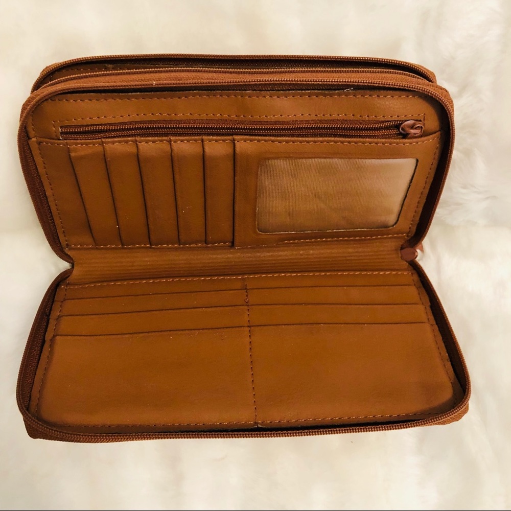 Large Tan Wallet - Picture 4 of 4